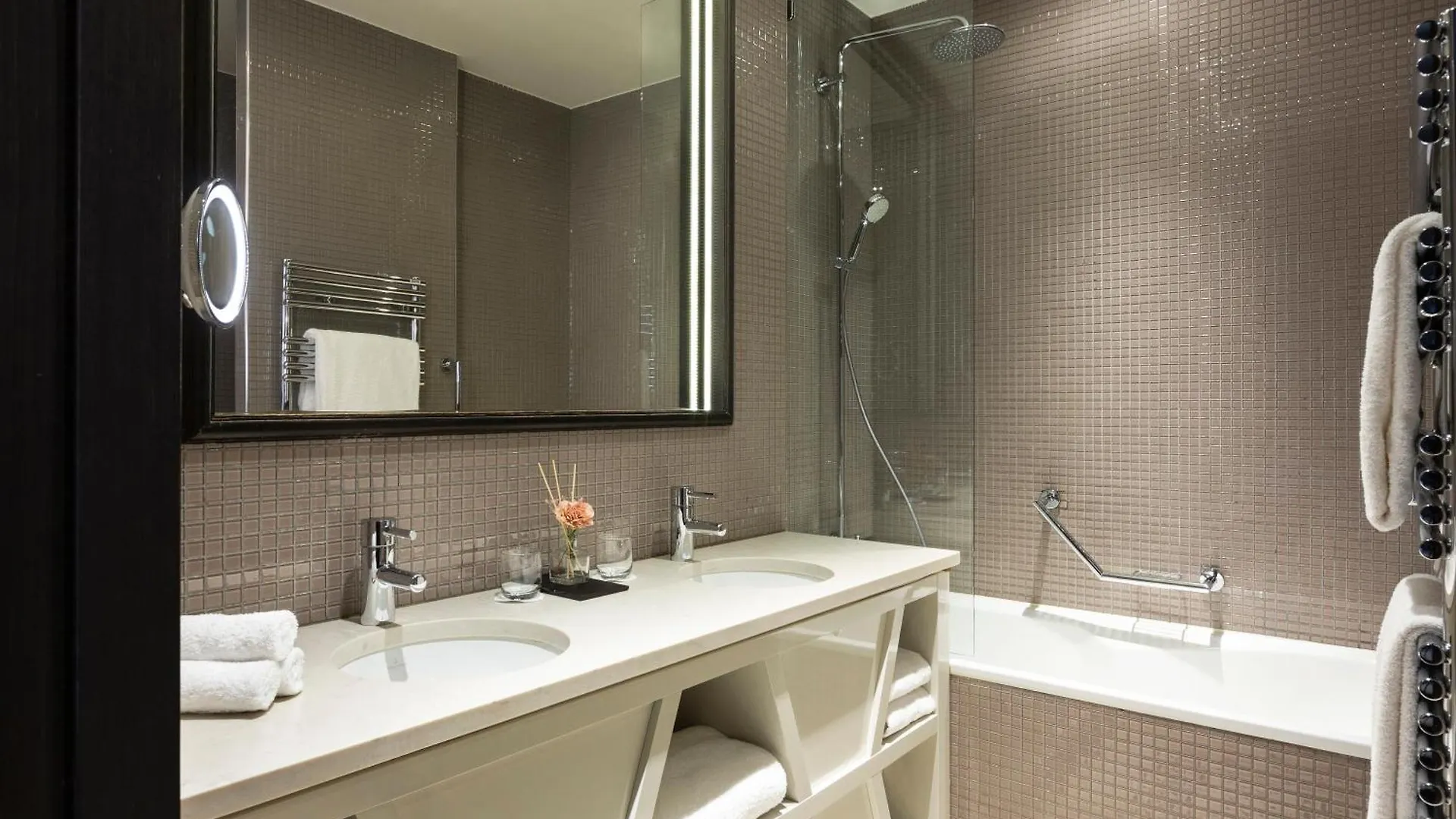La Clef Tour Eiffel By The Crest Collection Hotel 5*