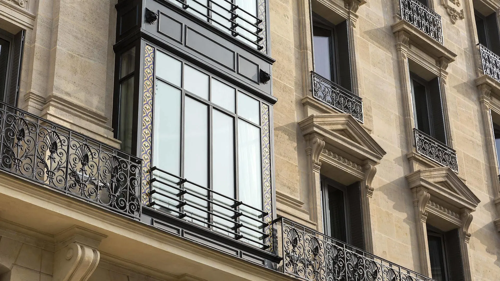 La Clef Tour Eiffel By The Crest Collection Hotel Paris