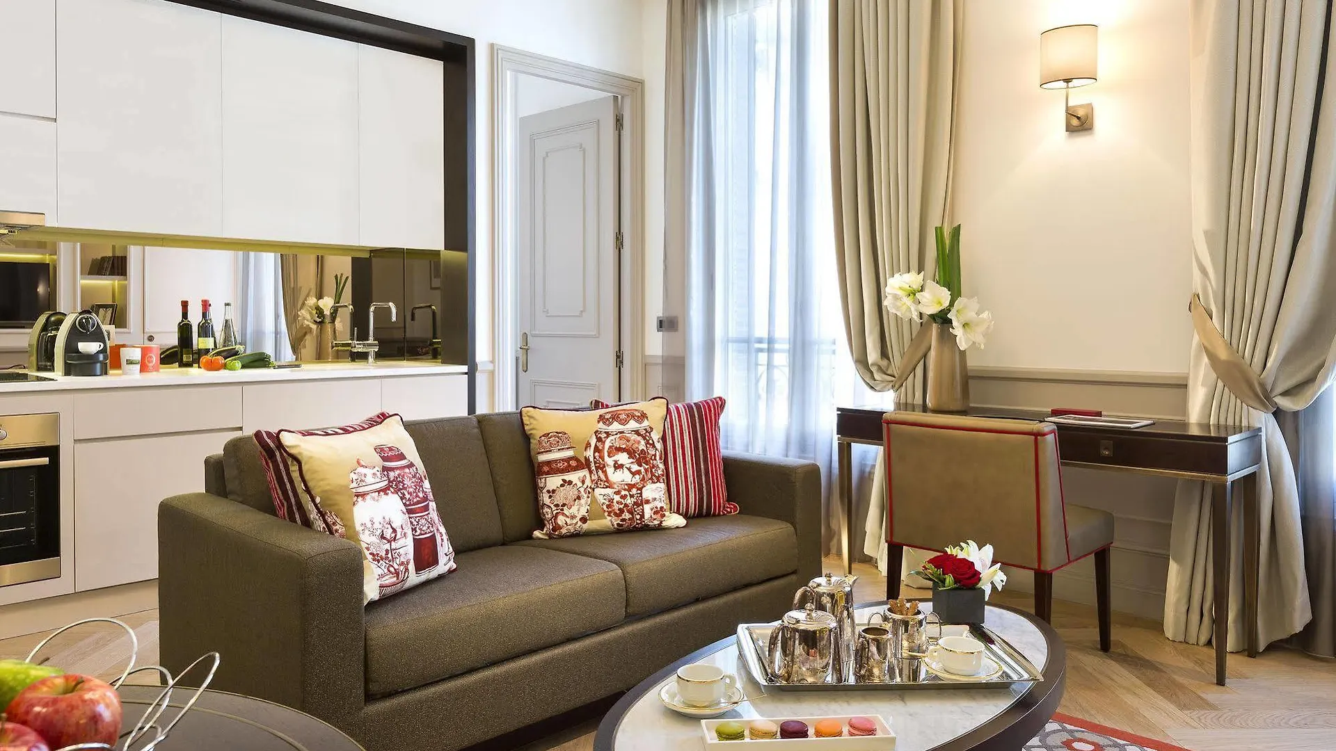 La Clef Tour Eiffel By The Crest Collection